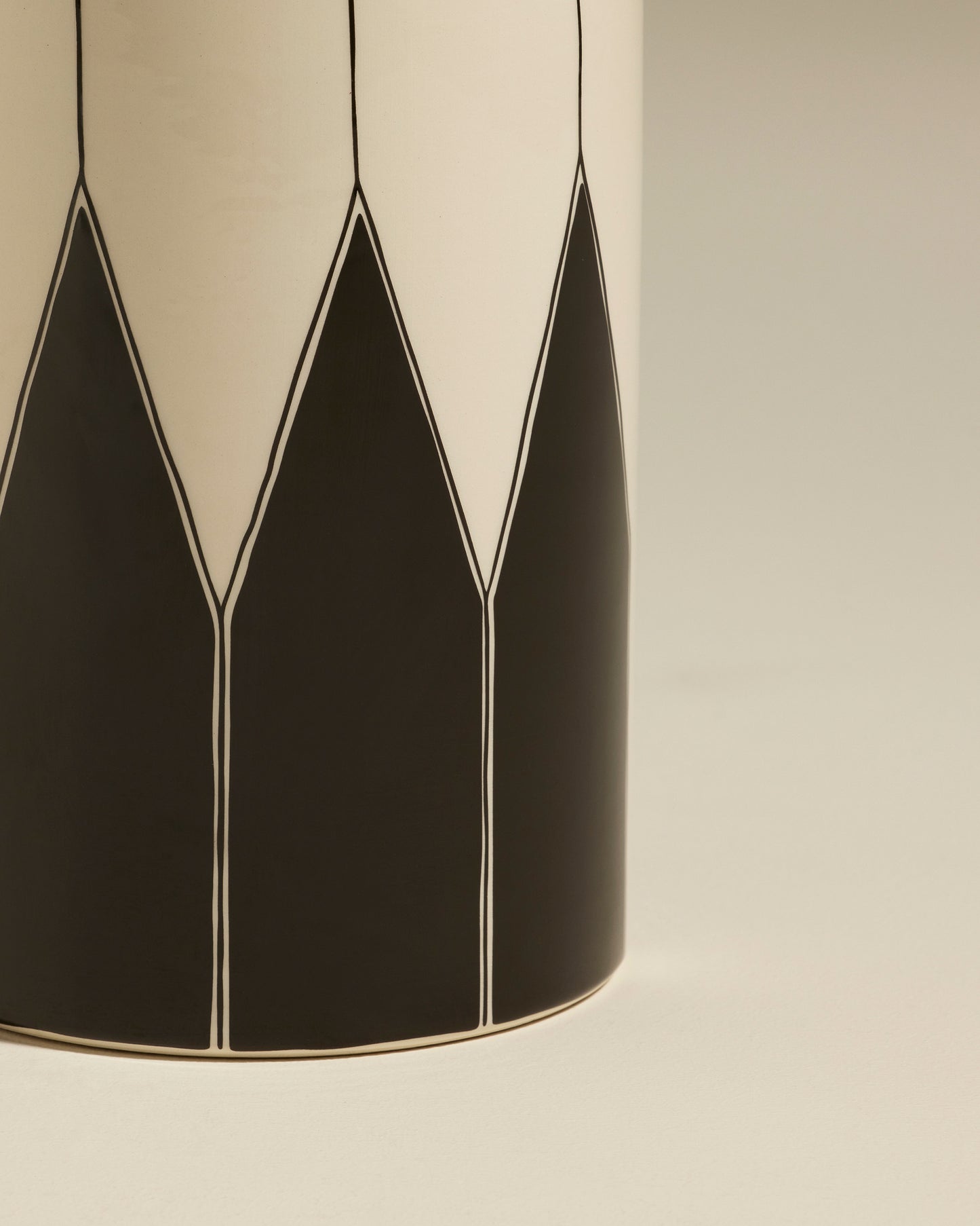 Daria Vase - Black