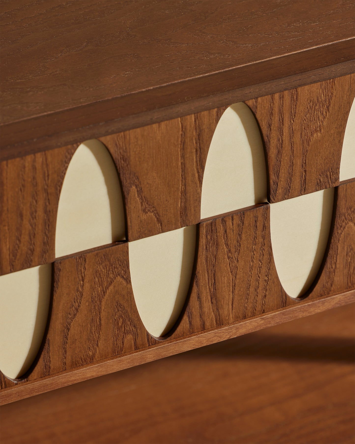 Ecailles bedside table - Walnut